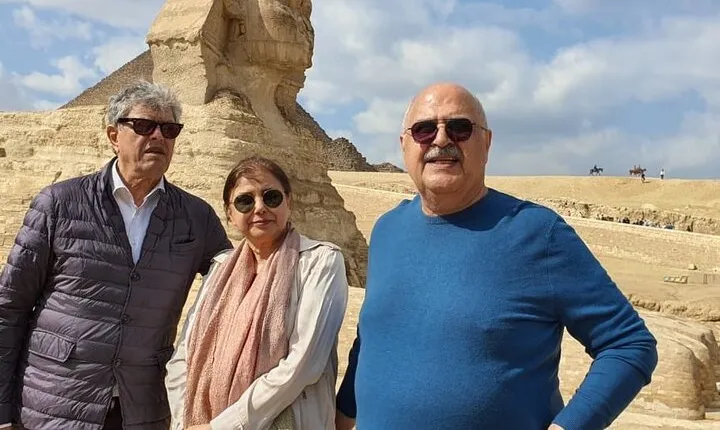 Private Tour to Giza Pyramids, Sphinx, and Valley Temple with Lunch 