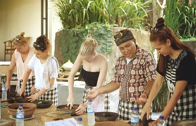 Go Locally: Bali Ubud Cooking Class with Traditional Market Visit by Chef Ketut