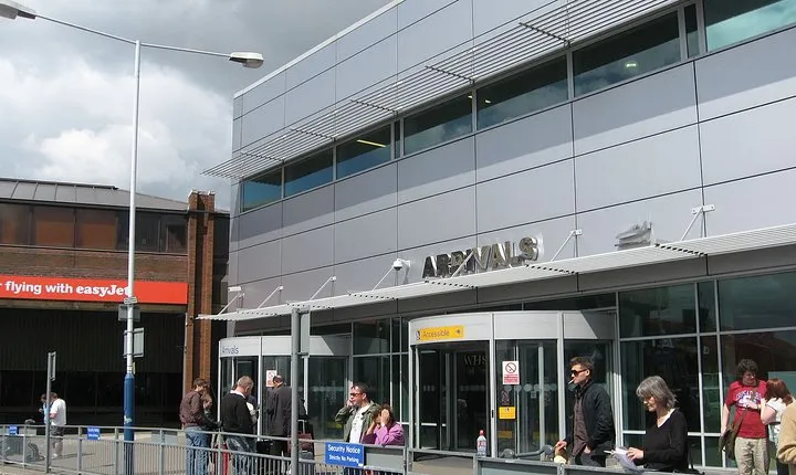 Luton Airport Private Transfers to/from London (Postcode E1 to E14)