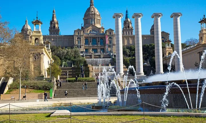 Full-Day Private Tour with Sagrada Familia and Paella