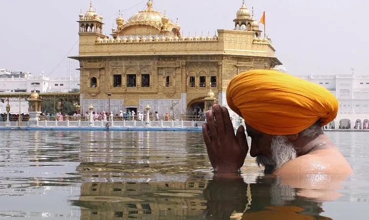 Amritsar: Golden Temple, Jallianwala Bagh & Wagah Border Tour