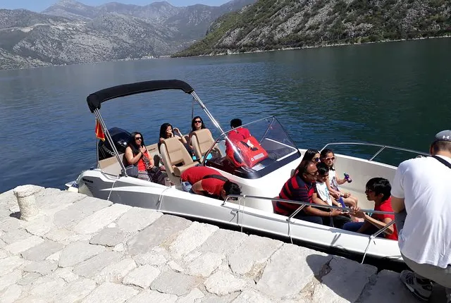 Private tour with speed boat - Perast and Lady of the rock