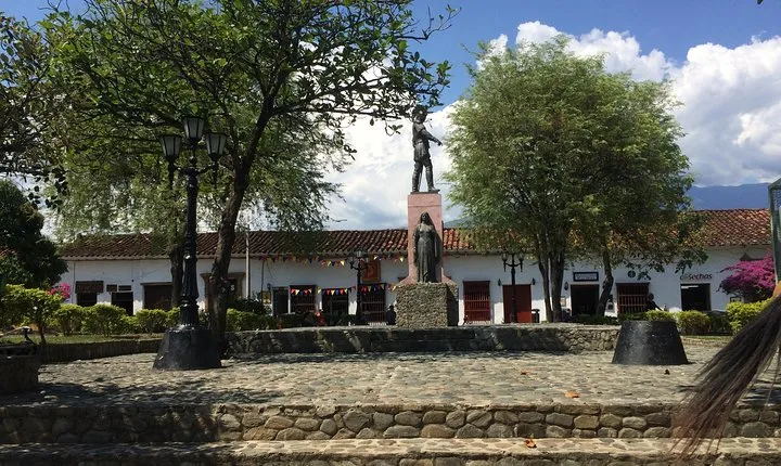 Combo Tour: Santa Fe de Antioquia and Christmas Lights from Medellin