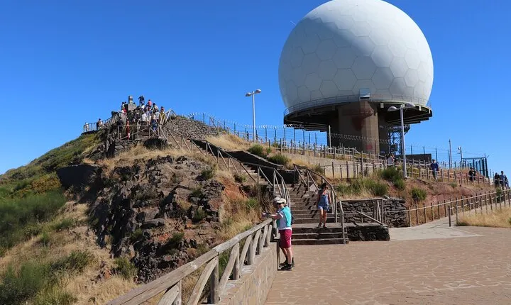 Arieiro Peak, Santo da Serra and Cristo Rei 4x4 Experience