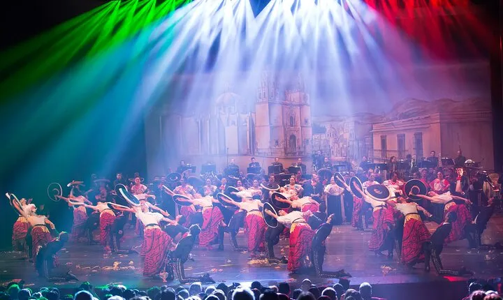 Small Group: Discover the Folkloric Ballet of Mexico