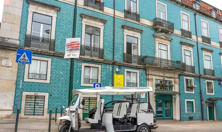 2h “Untouched Lisbon” - Hidden Secrets Tuk Tuk Tour