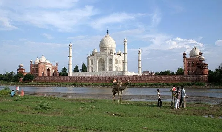 Taj Mahal Day Tour from Delhi with All Step Entry Fee, Tour Guide and Lunch