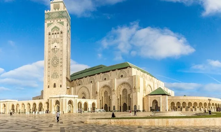 5 am in Casablanca: Mosque, Medina, Beach , Souks , Coffee and more