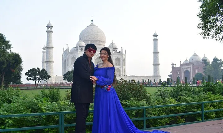 Overnight Taj Mahal & Agra Tour by Superfast Train from Delhi