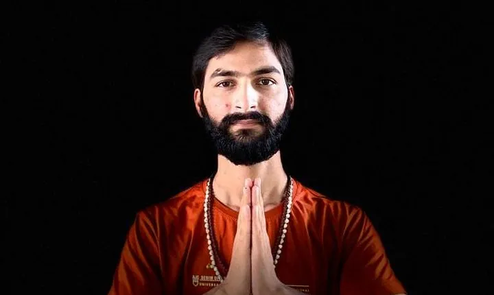 GROUP YOGA CLASS - BEGINNER / ADVANCED - Sunrise Yoga with Ayush in Varanasi