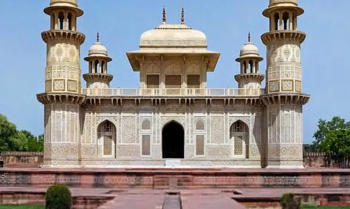 Taj Mahal with Local Agra Tour