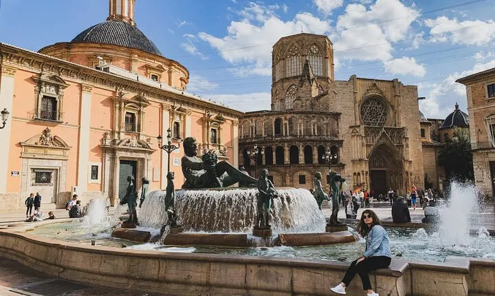 Private Milan Tour with the Oldest Canal and Ancient Church in Navigli District