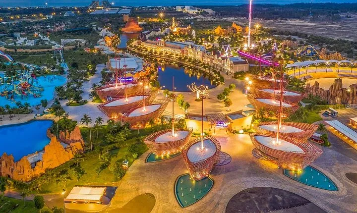 Vinwonder Amusement Park Full-Day Tour with River Safari from Da Nang