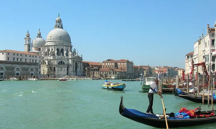 From Florence: Explore Venice on a Semi-Private Day Tour by Train