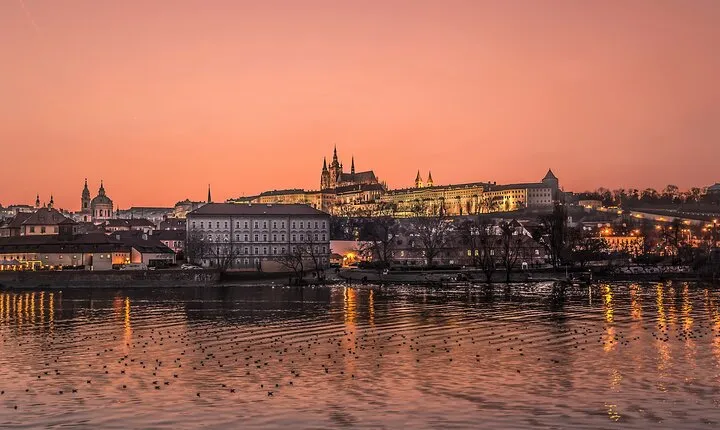  Capture Your Prague Moments: Personal Photoshoot Experience