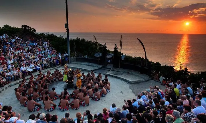 Bali Sunset: Uluwatu Temple, Kecak Dance and Jimbaran