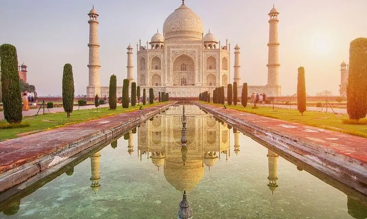 From Delhi: Overnight Taj Mahal & Agra City Tour by Car