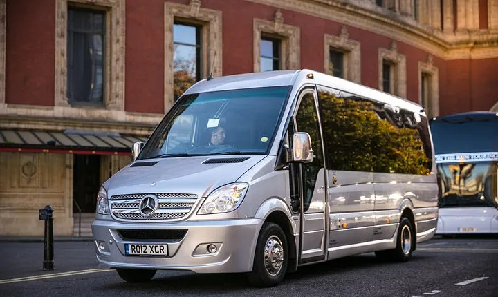 Private Minibus Transfer: Luton Airport to Central London