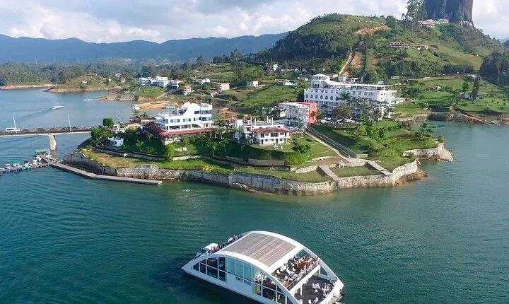 Tour to Guatape and luxury yacht ride through Piedra del Peñol