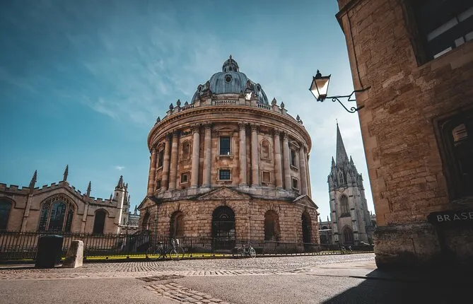 Philip Pullman’s Oxford Guided Walking Tour
