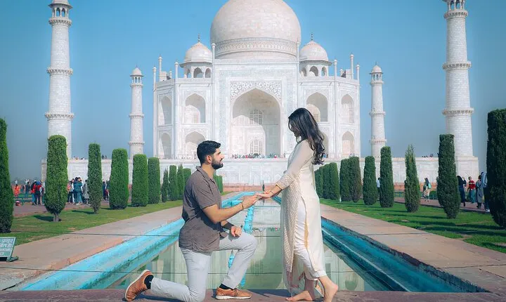 Private Guided Trip To Taj Mahal with Skip The Line Entry Ticket