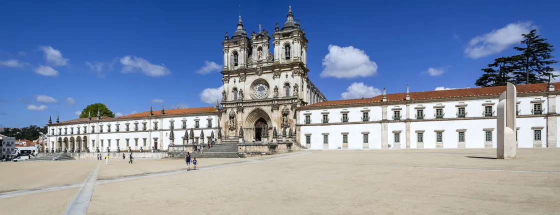 Fátima, Batalha, Alcobaça, Nazaré and Óbidos private tour from Lisbon