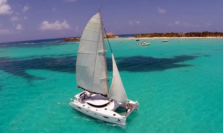 Catamaran party Cancun to Isla mujeres