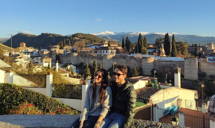 Alhambra Private Tour & Nazaries Palaces from Seville with Pickup