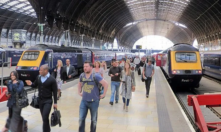 Private transfers between London City Airport - London Paddington Station