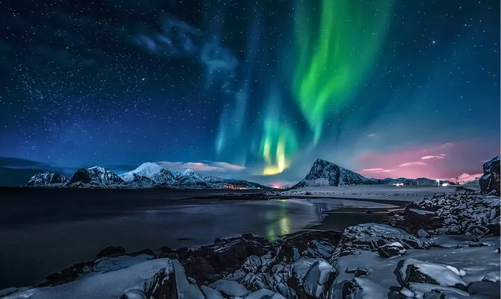 Iceland Guided Northern Lights Tour by Bus from Reykjavik