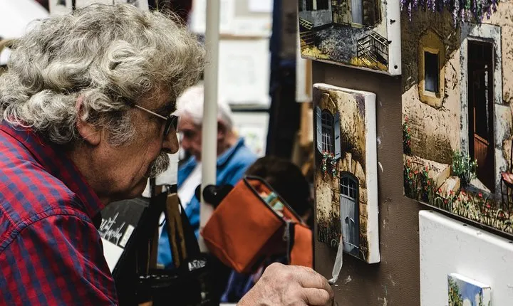 Private tour of Artistic Paris - Paintings, Graffiti, Architecture with a local