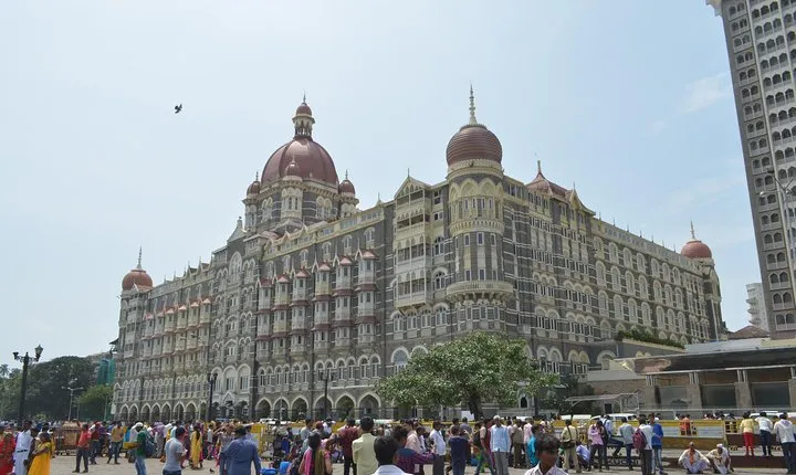 All in one-Combo of City, Dhobighat, Slum & Dabbawala with ferry and train ride.