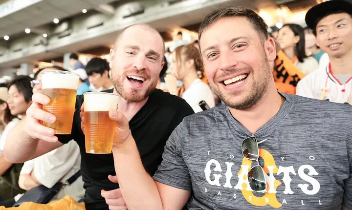 Koishikawa Korakuen Gardens & Giants Baseball Game Tour in Tokyo