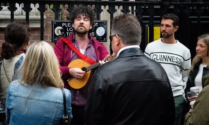 Dublin Traditional Irish Music Walking Tour with Live Performance