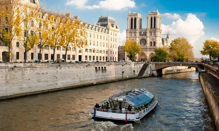 Paris City Tour by Coach with Sightseeing Seine River Cruise