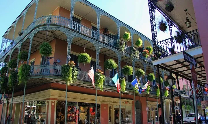 New Orleans City and Cemetery Bus Tour