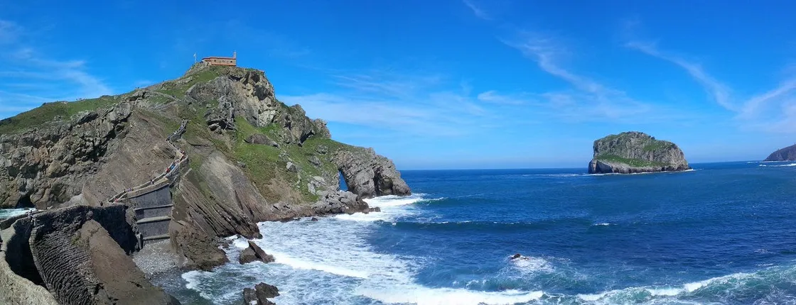 Skip-the-line tickets to Bilbao Guggenheim Museum and San Juan de Gaztelugatxe tour from San Sebastián