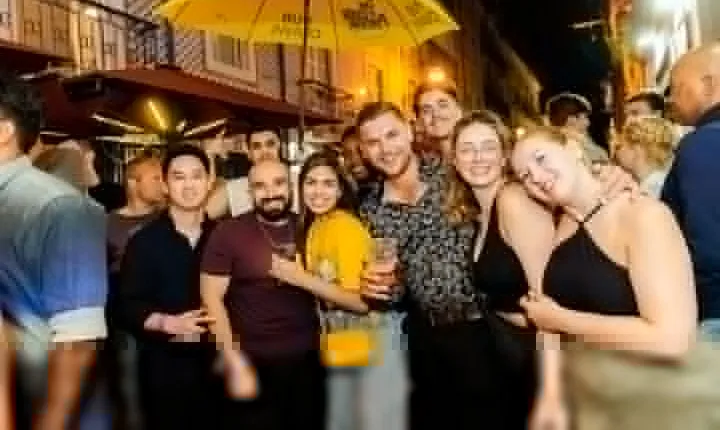 Lisbon Night Pubcrawl: 1h Open Bar, Shots and VIP Club Entry