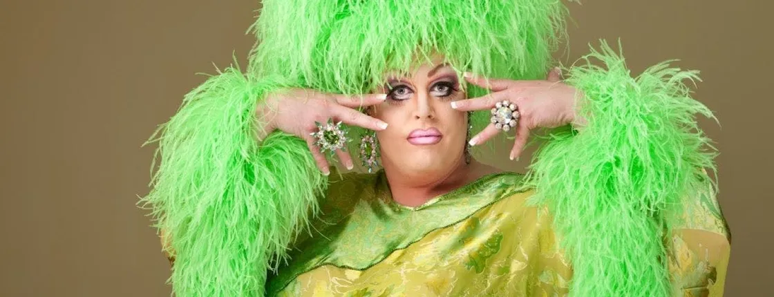 Savannah Drag Queen pub crawl tour