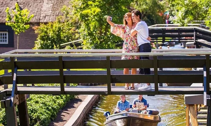 Amsterdam: Day Trip Giethoorn Venice of the North incl Canal Tour