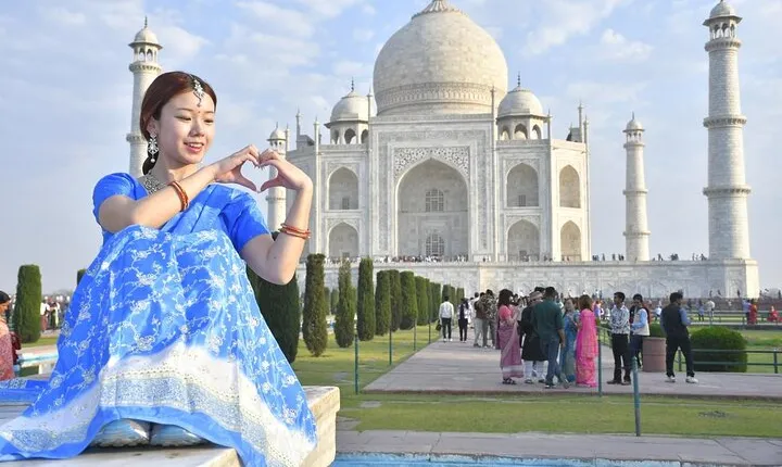 Agra: skip-the-line Sunrise Taj Mahal with Mausoleum Ticket Tour