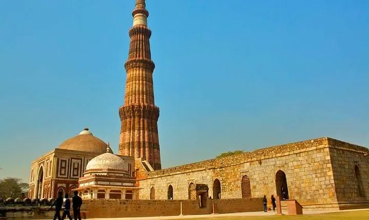 Private Tour of Old and New Delhi Including Multimedia Water Show
