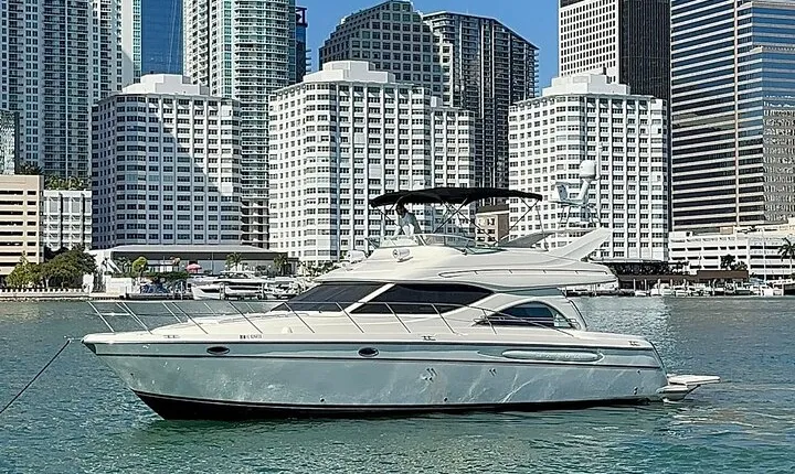 Miami Private Yacht cruise, enjoy the Biscayne bay luxury tours 