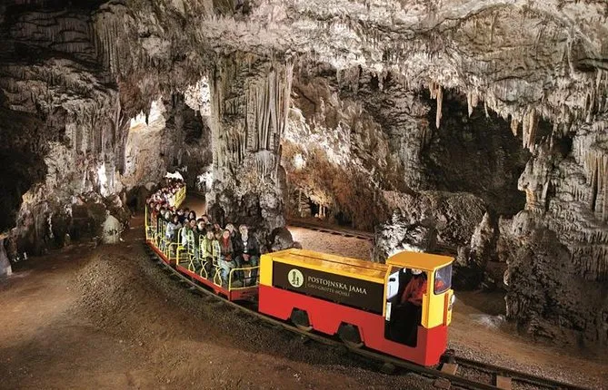 Postojna Cave & Predjama Castle from Ljubljana