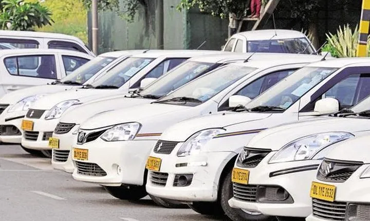 Agra to Delhi airport transfer by air-conditioned car