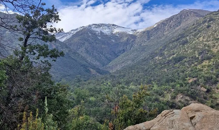 Discover the Macul Gorge, a trekking route just steps from Santiago. 