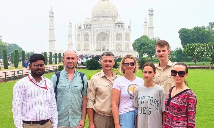 Taj Mahal, Agra Fort, Baby Taj Tour from Delhi by Superfast Train
