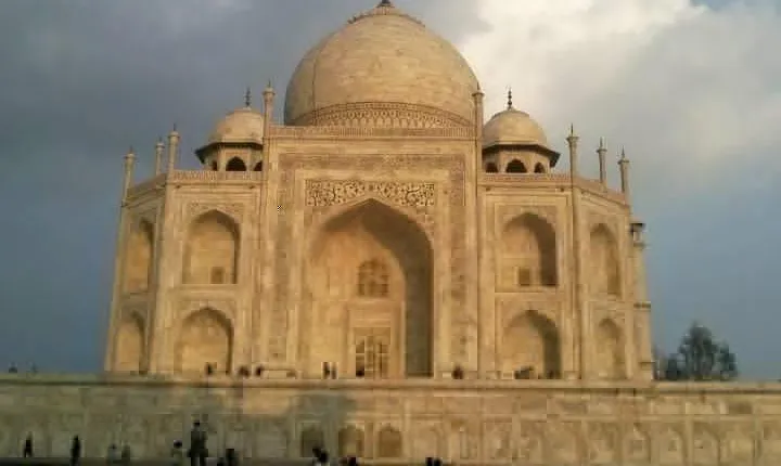 Guided Sunrise Tour of the Taj Mahal from Delhi