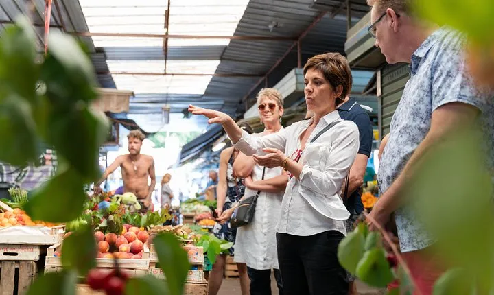Cesarine: Market Tour & Home Cooking Class in Catania