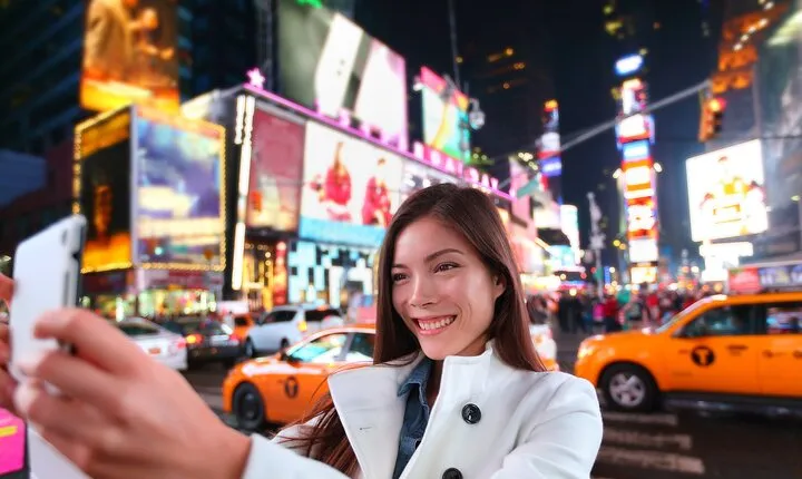 New York: Times Square Evening Walking Tour with Hot Dog